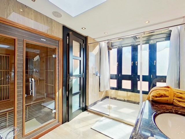 Penthouse avec 3 Chambres  à Los Monteros
