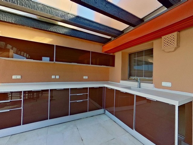Penthouse avec 3 Chambres  à Los Monteros