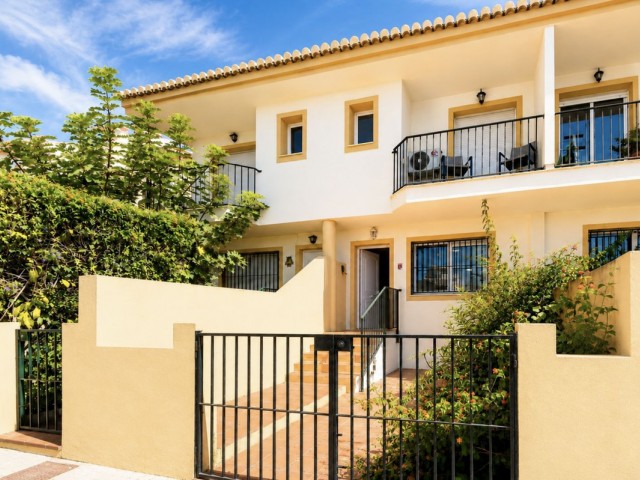 Maison mitoyenne, Costabella, R5449246