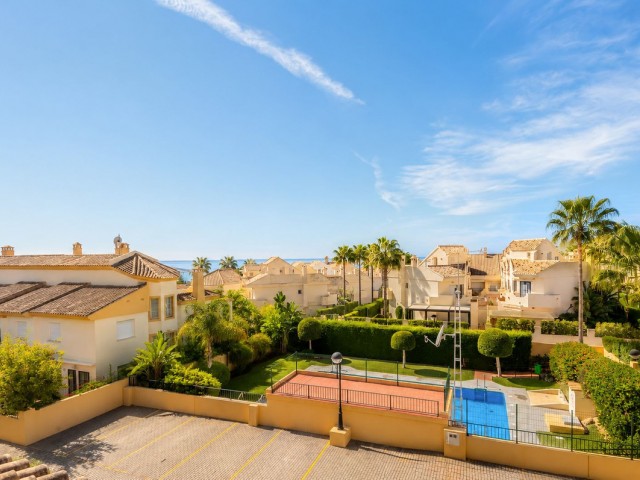 Maison mitoyenne avec 4 Chambres  à Costabella