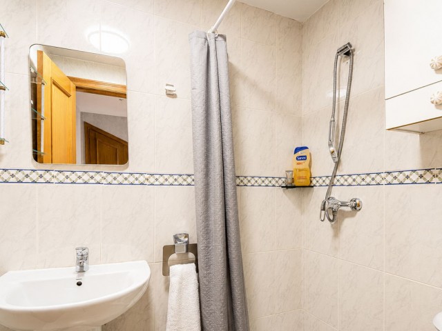 Maison mitoyenne avec 4 Chambres  à Costabella