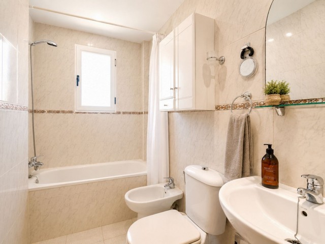 Maison mitoyenne avec 4 Chambres  à Costabella
