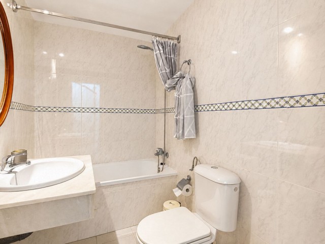 Maison mitoyenne avec 4 Chambres  à Costabella