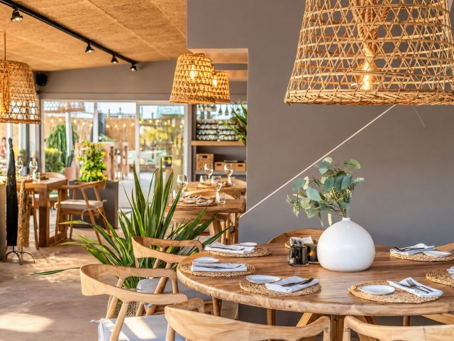 Maison mitoyenne avec 4 Chambres  à Costabella