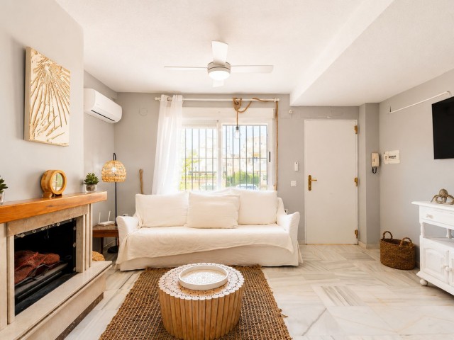 Maison mitoyenne avec 4 Chambres  à Costabella