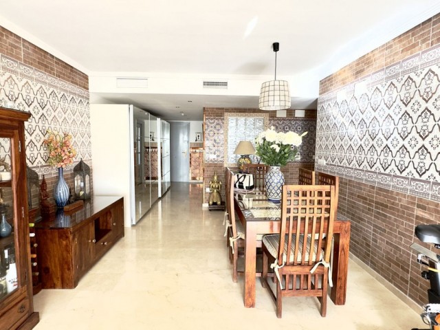 Penthouse avec 2 Chambres  à Guadalmina Baja