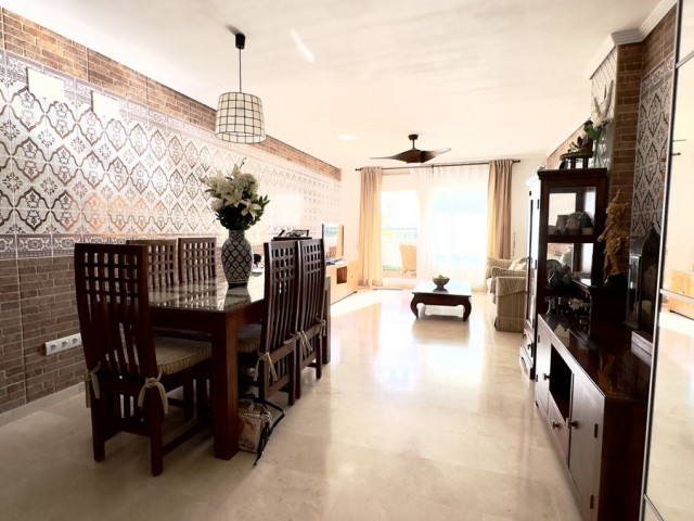 Penthouse avec 2 Chambres  à Guadalmina Baja