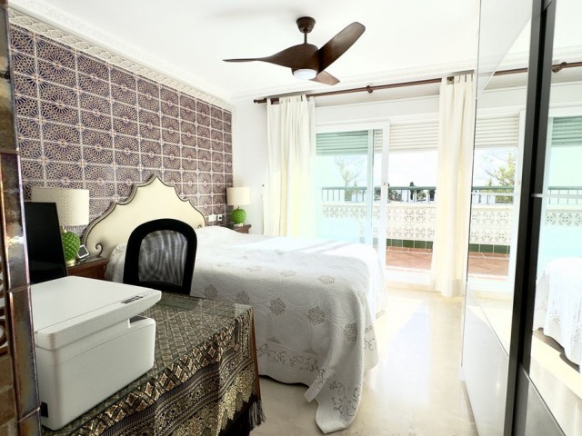 Penthouse avec 2 Chambres  à Guadalmina Baja