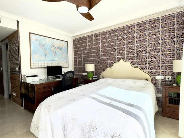 Penthouse avec 2 Chambres  à Guadalmina Baja