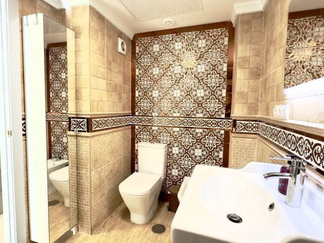 Penthouse avec 2 Chambres  à Guadalmina Baja