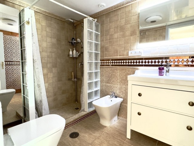 Penthouse avec 2 Chambres  à Guadalmina Baja