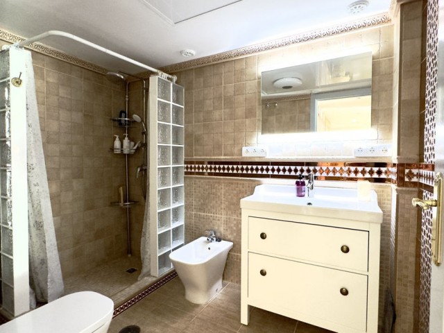 Penthouse avec 2 Chambres  à Guadalmina Baja