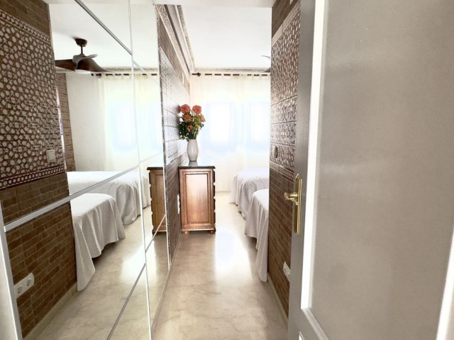 Penthouse avec 2 Chambres  à Guadalmina Baja