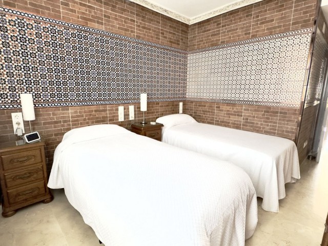 Penthouse avec 2 Chambres  à Guadalmina Baja
