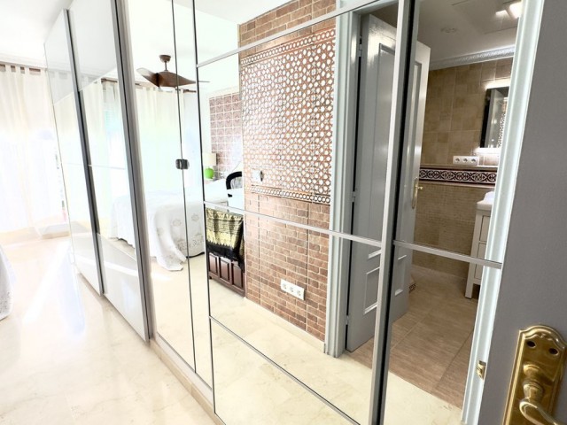 Penthouse avec 2 Chambres  à Guadalmina Baja