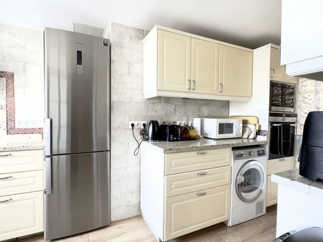 Penthouse avec 2 Chambres  à Guadalmina Baja