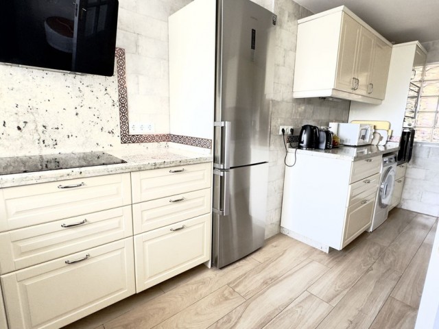 Penthouse avec 2 Chambres  à Guadalmina Baja