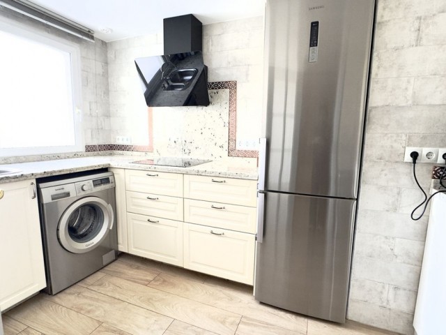 Penthouse avec 2 Chambres  à Guadalmina Baja