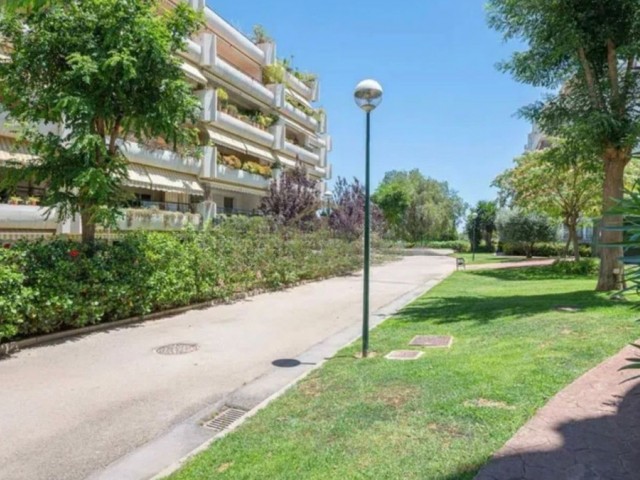 Apartamento con 2 Dormitorios  en Guadalmina Alta