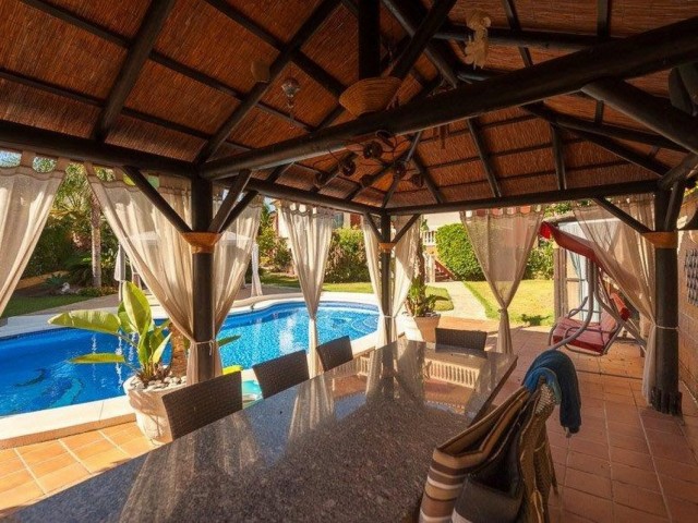 4 Sovrums Villa i Playamar