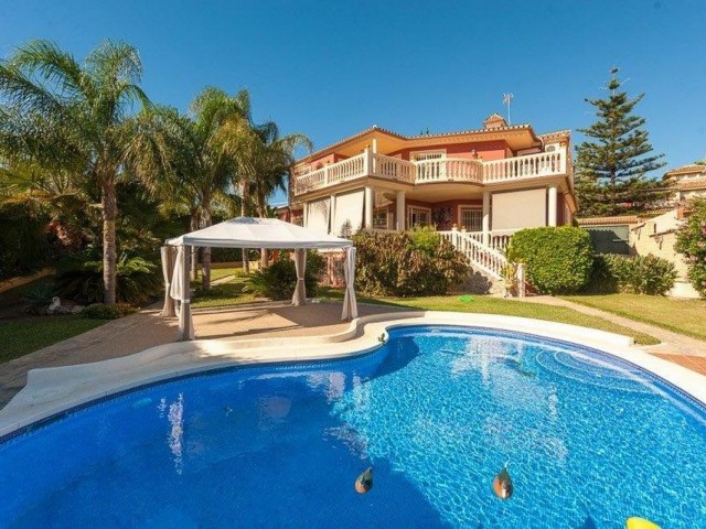 4 Sovrums Villa i Playamar