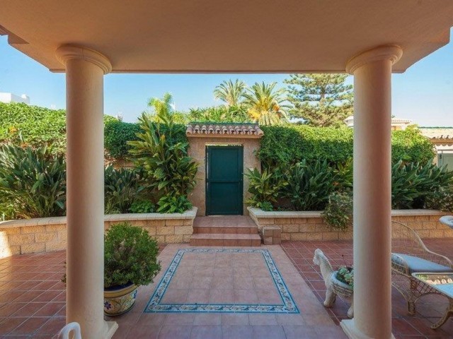 4 Sovrums Villa i Playamar