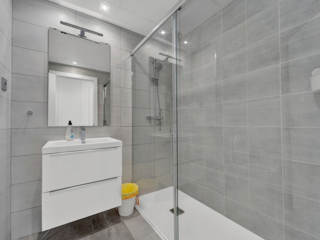 Apartamento con 2 Dormitorios  en Benalmadena Pueblo