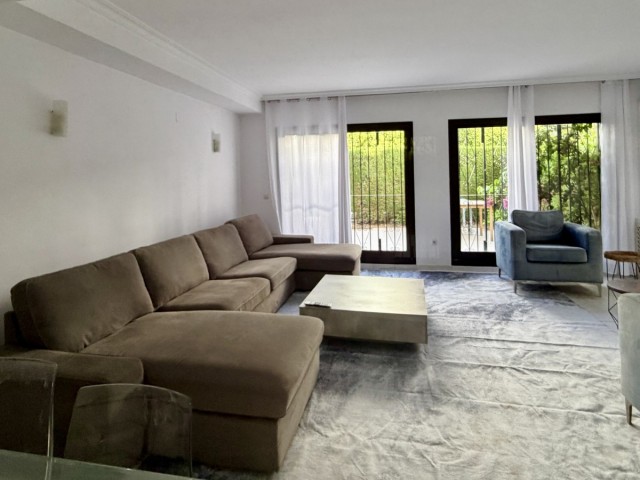 Maison mitoyenne, Guadalmina Baja, R5469064