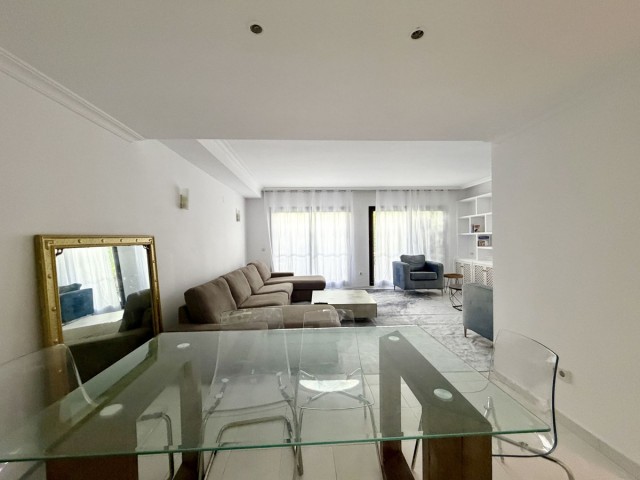 Maison mitoyenne, Guadalmina Baja, R5469064