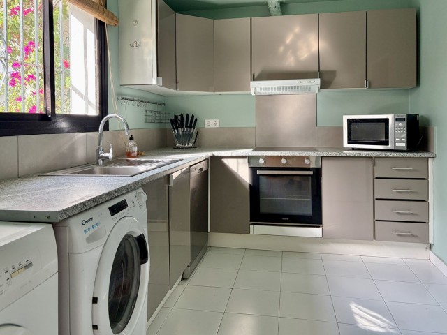 Maison mitoyenne avec 3 Chambres  à Guadalmina Baja