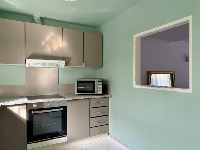 Maison mitoyenne avec 3 Chambres  à Guadalmina Baja
