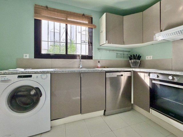 Maison mitoyenne avec 3 Chambres  à Guadalmina Baja