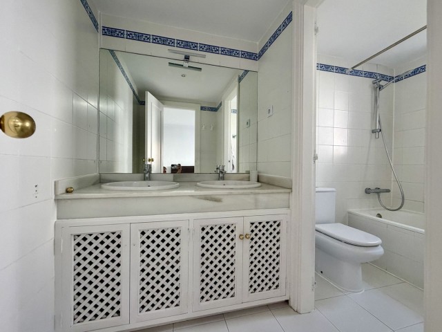 Maison mitoyenne avec 3 Chambres  à Guadalmina Baja