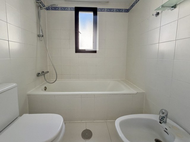 Maison mitoyenne avec 3 Chambres  à Guadalmina Baja
