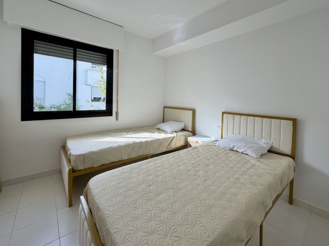 Maison mitoyenne avec 3 Chambres  à Guadalmina Baja