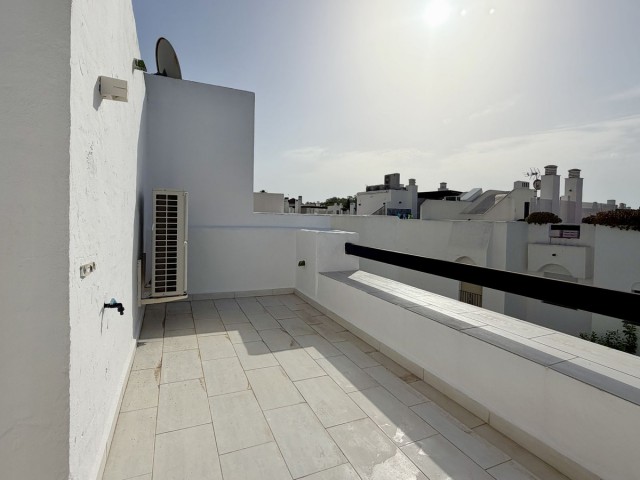 Maison mitoyenne avec 3 Chambres  à Guadalmina Baja