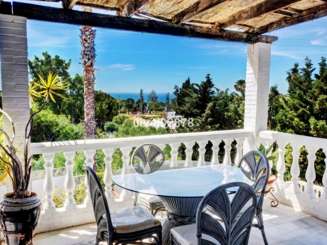Villa con 5 Dormitorios  en La Capellania