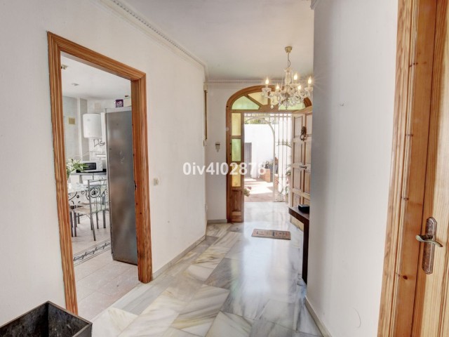 Villa con 5 Dormitorios  en La Capellania