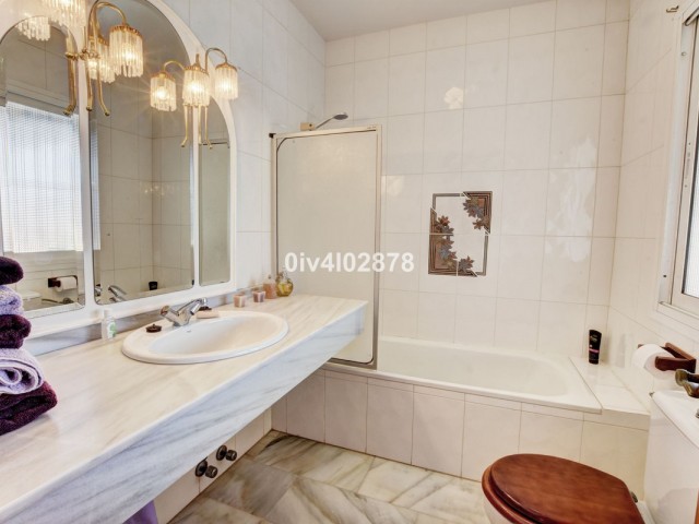 Villa con 5 Dormitorios  en La Capellania