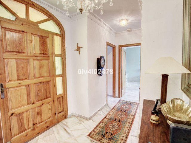 Villa con 5 Dormitorios  en La Capellania