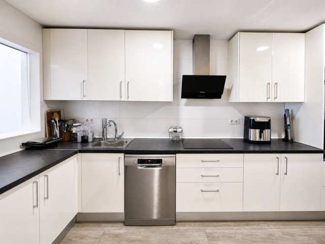 Apartment, La Duquesa, R5481544