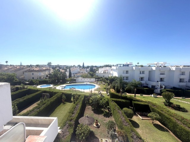 Apartment, El Paraiso, R5484436