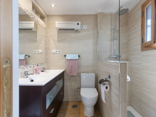 4 Slaapkamer Rijtjeshuis in La Carihuela