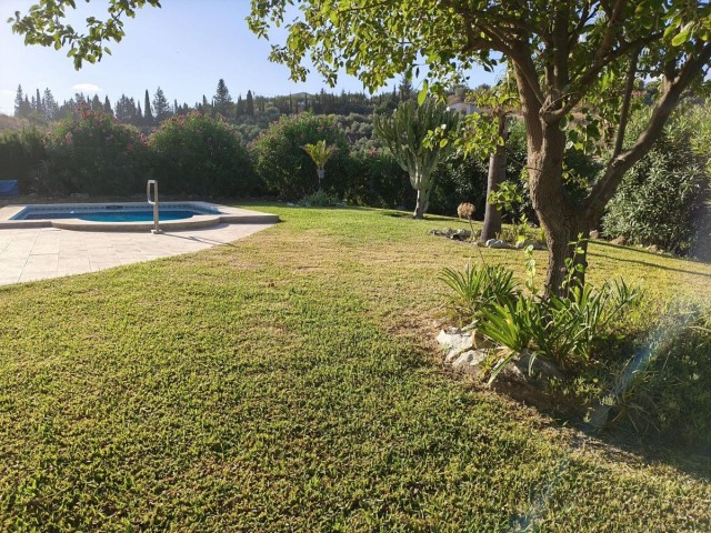 Villa con 3 Dormitorios  en Alhaurín el Grande
