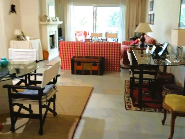 Appartement avec 3 Chambres  à Guadalmina Baja