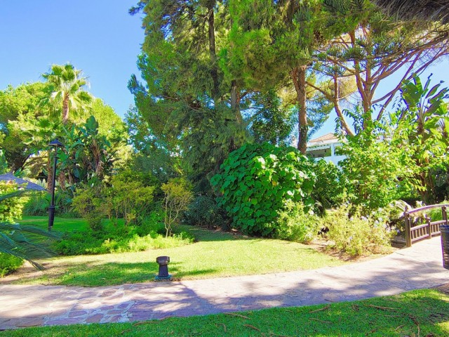 Appartement avec 3 Chambres  à Guadalmina Baja