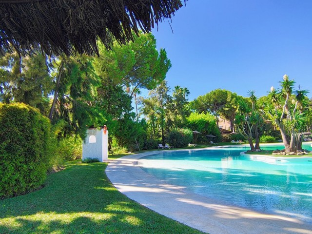 Appartement avec 3 Chambres  à Guadalmina Baja