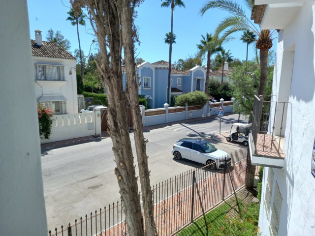 Appartement avec 3 Chambres  à Guadalmina Baja