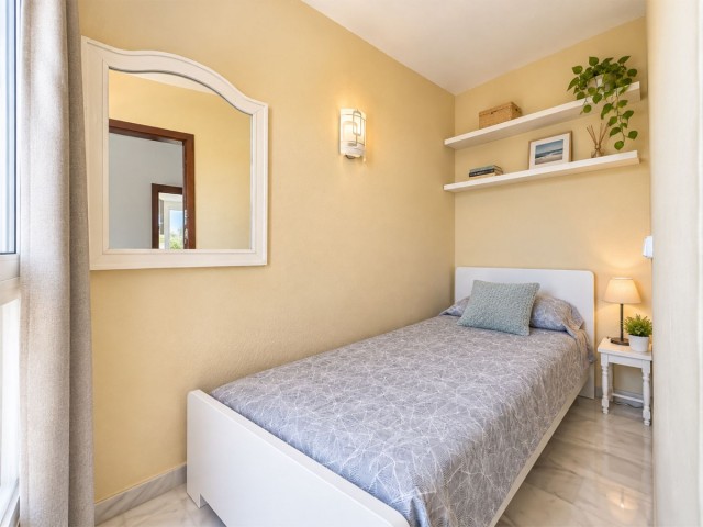 Apartamento con 2 Dormitorios  en Puerto de Cabopino