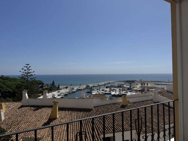 Apartamento con 2 Dormitorios  en Puerto de Cabopino
